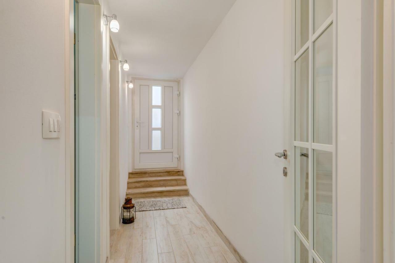 Rose Apartment Split Exterior photo